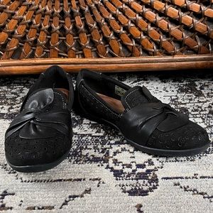 Earth Origins Finley Black Slip-On Flats - Women’s 8.5